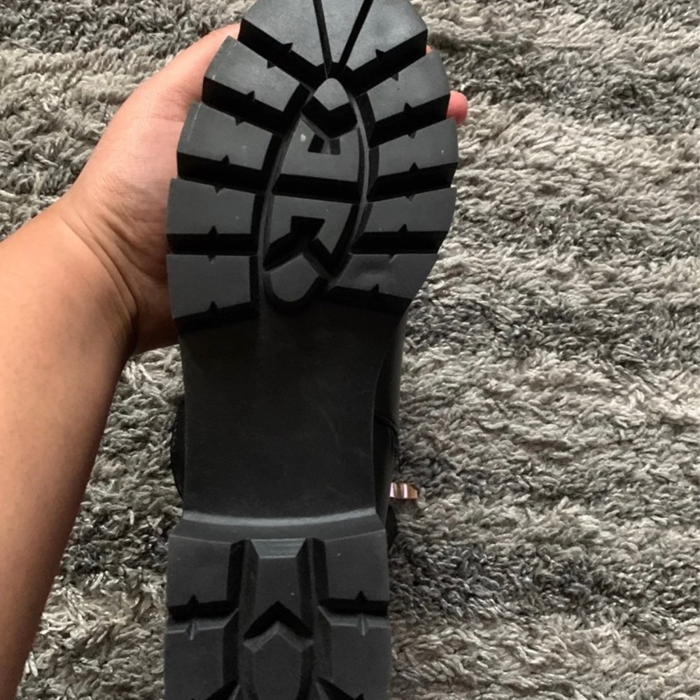 SOLD ✨HPx6✨combat boots - Picture 4 of 7